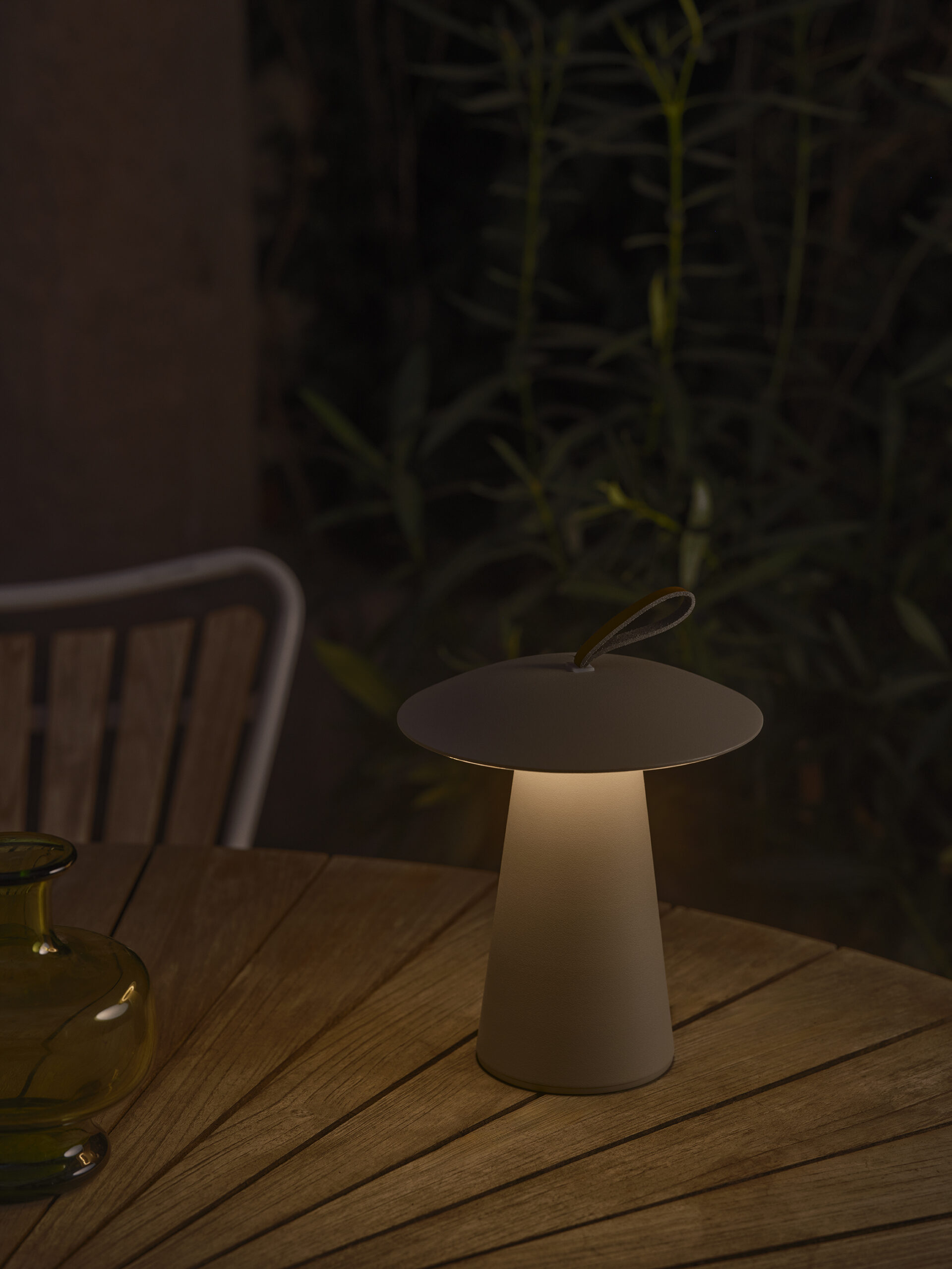 Portable outdoor lamp Ara To-Go 2 - Nordlux (sand-coloured)